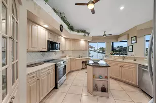 21 Hickory Ct, Marco Island, FL 34145 - Photo 11