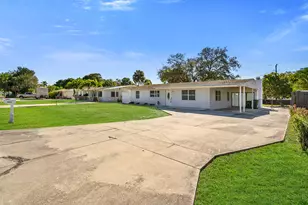 3954 Coconut Cir N, Naples, FL 34104 - Photo 3