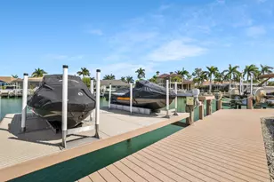 689 Pelican Ct, Marco Island, FL 34145 - Photo 37