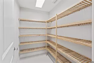 196 Indies Dr E, Naples, FL 34114 - Photo 17