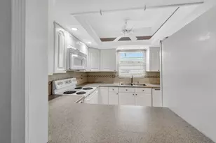 200 Valley Stream Dr, Naples, FL 34113 - Photo 9