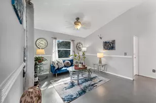 220 37th Ave NE, Naples, FL 34120 - Photo 5