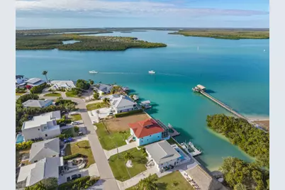 105 W Pago Pago Drive, Naples, FL 34113 - Photo 3