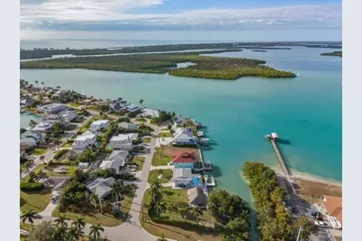 105 W Pago Pago Drive, Naples, FL 34113 - Photo 9