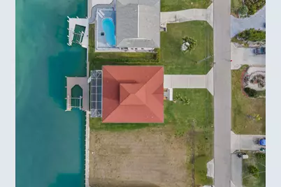 105 W Pago Pago Drive, Naples, FL 34113 - Photo 5