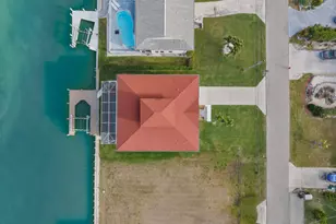 105 W Pago Pago Dr, Naples, FL 34113 - Photo 5