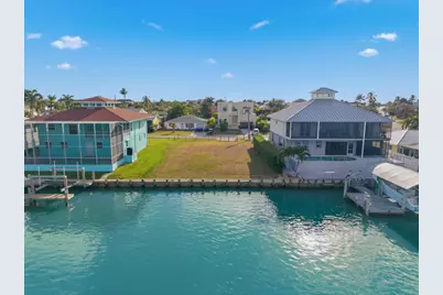 107 W Pago Pago Drive #ISLES OF CAPRI NO 2, Naples, FL 34113 - Photo 3