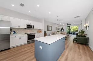 4843 Hampshire Ct, Naples, FL 34112 - Photo 9