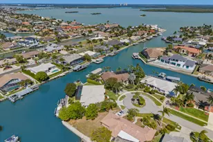 366 Grapewood Ct, Marco Island, FL 34145 - Photo 5