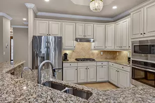 2898 Aviamar Cir, Naples, FL 34114 - Photo 3