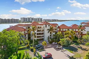 406 La Peninsula Blvd, Naples, FL 34113 - Photo 5