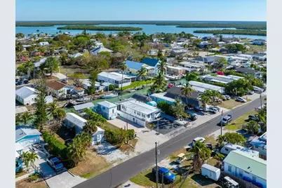 657 E Palm Avenue, Goodland, FL 34140 - Photo 17