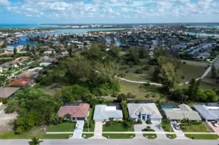 631 Diplomat Ct, Marco Island, FL 34145 - Photo 25