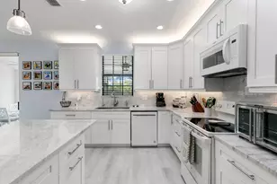 15068 Summit Pl Cir, Naples, FL 34119 - Photo 9