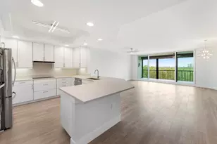 425 Cove Tower Dr, Naples, FL 34110 - Photo 5