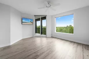 425 Cove Tower Dr, Naples, FL 34110 - Photo 11