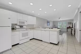 731 W Elkcam Cir, Marco Island, FL 34145 - Photo 7