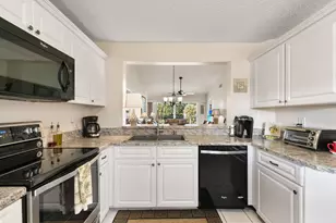 685 Squire Cir, Naples, FL 34104 - Photo 11