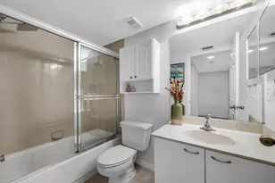 208 Furse Lakes Cir, Naples, FL 34104 - Photo 29