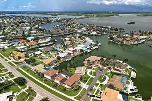573 Goldcoast Ct, Marco Island, FL 34145 - Photo 3