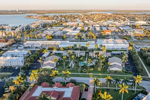 801 W Elkcam Cir, Marco Island, FL 34145 - Photo 35