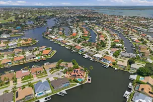 197 Gulfport Ct, Marco Island, FL 34145 - Photo 3