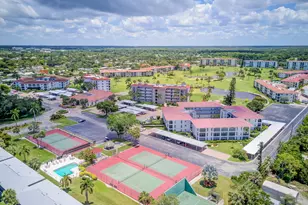 21 High Point Cir E, Naples, FL 34103 - Photo 3