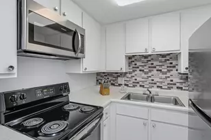 140 Seaview Ct, Marco Island, FL 34145 - Photo 5