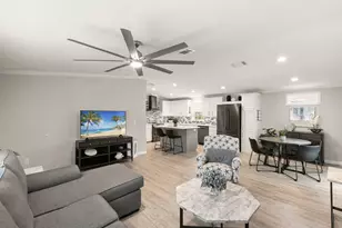 1366 Diamond Lake Cir, Naples, FL 34114 - Photo 5