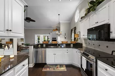 221 Kings Way, Naples, FL 34104 - Photo 9