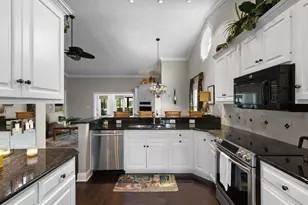 221 Kings Way, Naples, FL 34104 - Photo 9