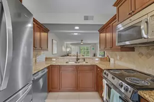 145 Robin Hood Cir, Naples, FL 34104 - Photo 9