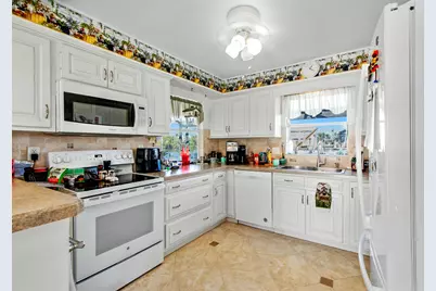 125 E Pago Pago Drive E, Naples, FL 34113 - Photo 9