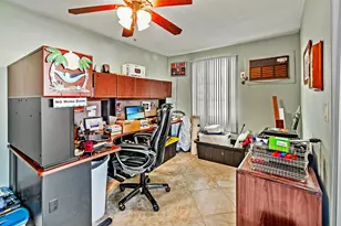 125 E Pago Pago Dr E, Naples, FL 34113 - Photo 13