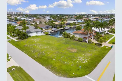 960 Bonita Court #6, Marco Island, FL 34145 - Photo 3
