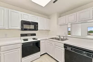 900 Arbor Lake Dr, Naples, FL 34110 - Photo 9