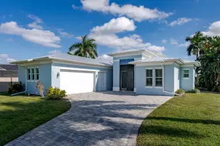 121 Newport Dr, Naples, FL 34114 - Photo 1