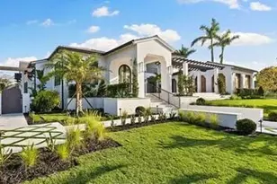 330 Hawser Ln, Naples, FL 34102 - Photo 1