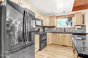 997 E 10th St, Craig, CO 81625 - Photo 9