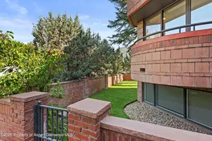 208 S Spring St, Aspen, CO 81611 - Photo 35