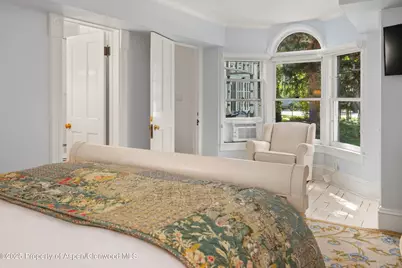 200 W Hopkins Avenue, Aspen, CO 81611 - Photo 17