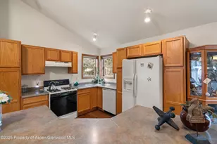 310 Mesquite Ct, New Castle, CO 81647 - Photo 7