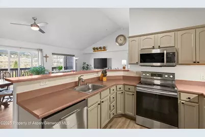 433 River View Drive #1605, New Castle, CO 81647 - Photo 5