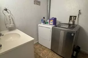 1018 E 7th St, Craig, CO 81625 - Photo 7