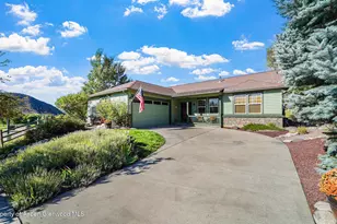 525 Wagon Wheel Cir, New Castle, CO 81647 - Photo 3