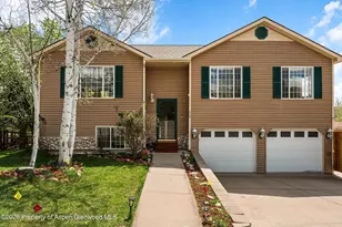 706 Oak Ct, New Castle, CO 81647 - Photo 1