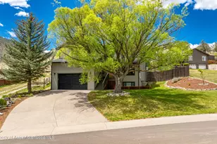 823 Mountain View Dr, New Castle, CO 81647 - Photo 3