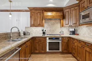 415 E Dean St Unit 37 Week 6, Aspen, CO 81611 - Photo 5