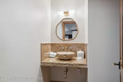 415 E Dean St., #25, Week 6, Aspen, CO 81611 - Photo 9