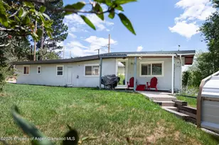 8 Navajo St, New Castle, CO 81647 - Photo 1